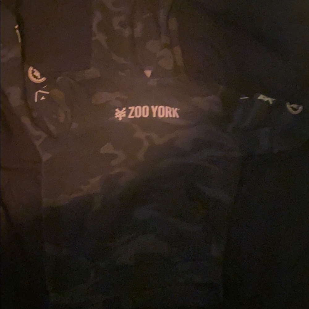 I’m selling a all black hoodie good condition